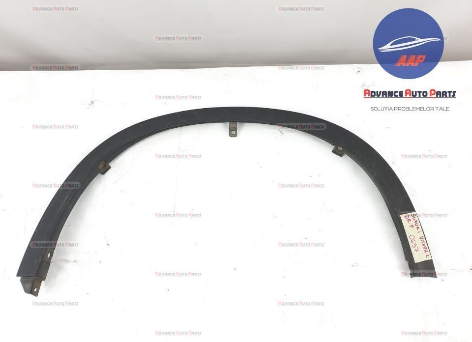 Overfender bandou ornament aripa dreapta fata original in stare buna.