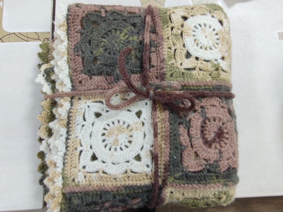 Плетен шал на една кука