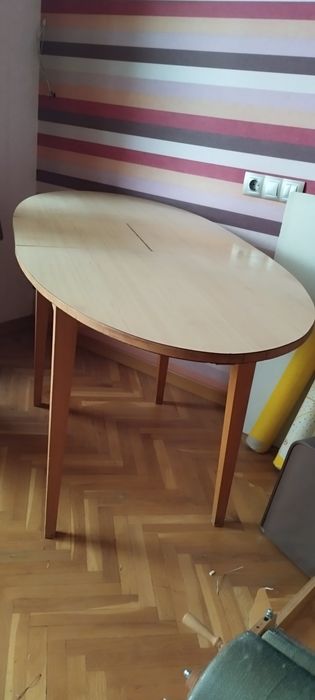 Маса дървена разтегателна овална