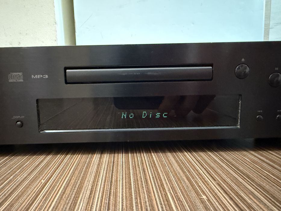 Onkyo C-7030 качествен CD Player
