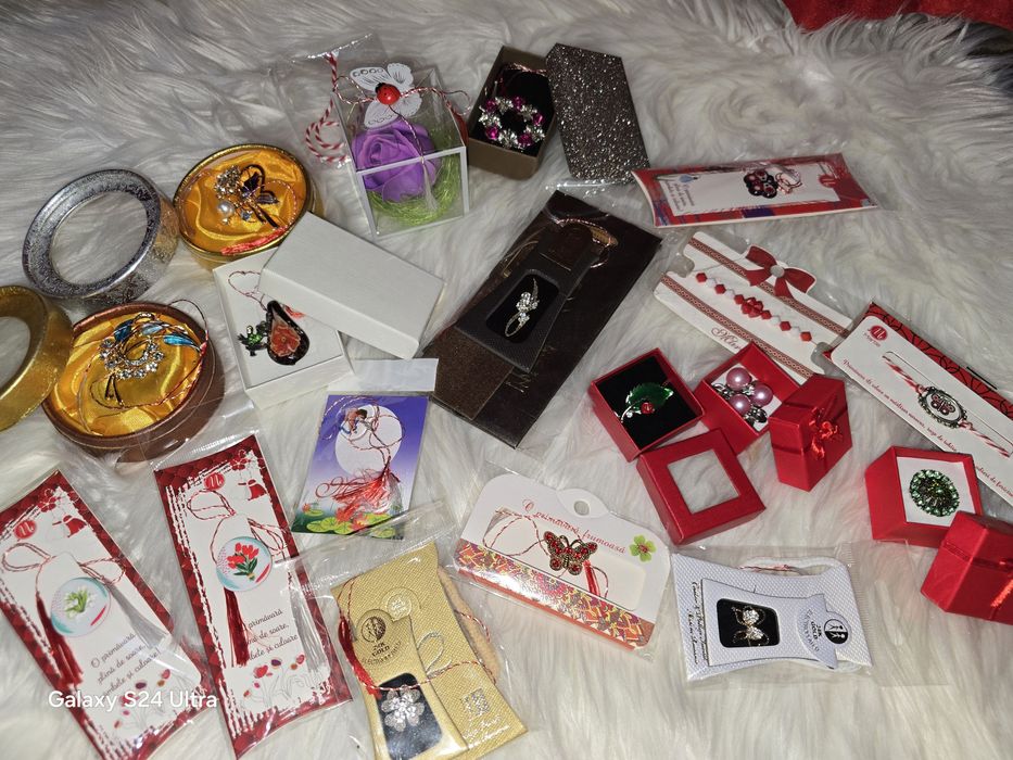 Mărțișoare, broșe