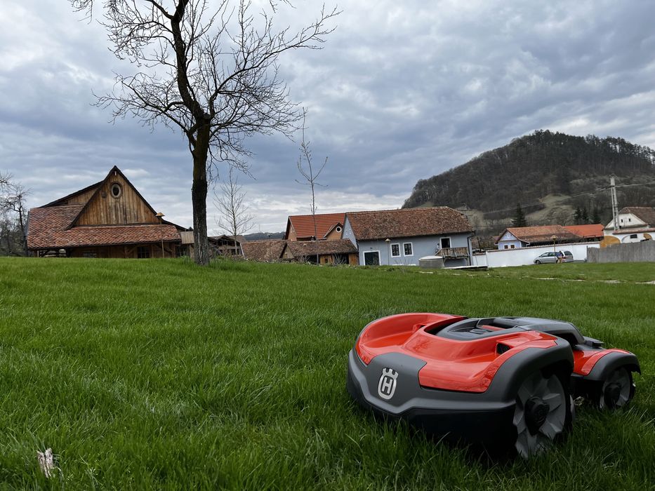 Vindem/montăm roboti de tuns gazonul HUSQVARNA AUTOMOWER