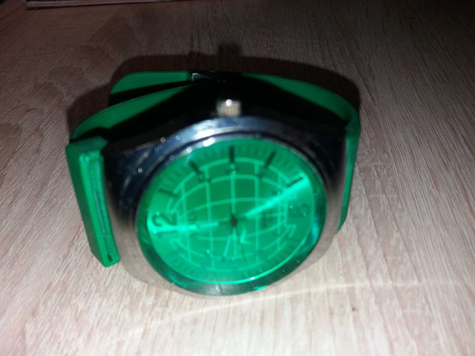 Яркие и мощные часы