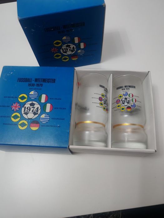 set de 2 pahare de colecție din 1974