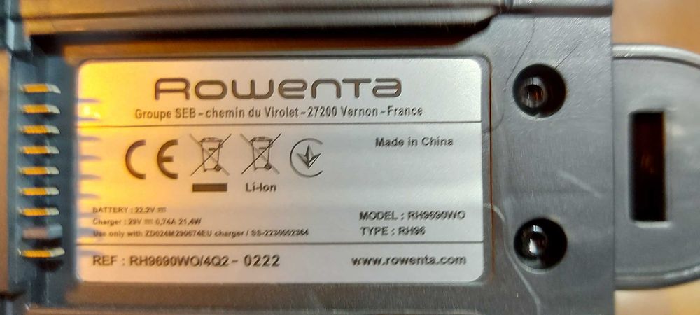 Продавам Вертикална прахосмукачка RowentaX-Force Flex8.60 AquaRH9690WO