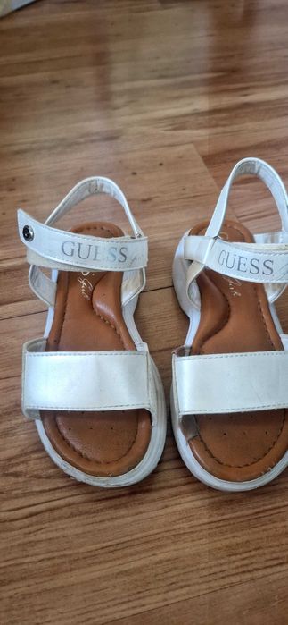 Сандали на марката Guess  за момичета