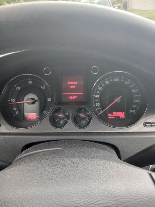 Vând Volkswagen Passat