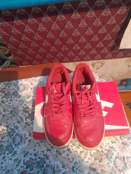 Продам кроссовки