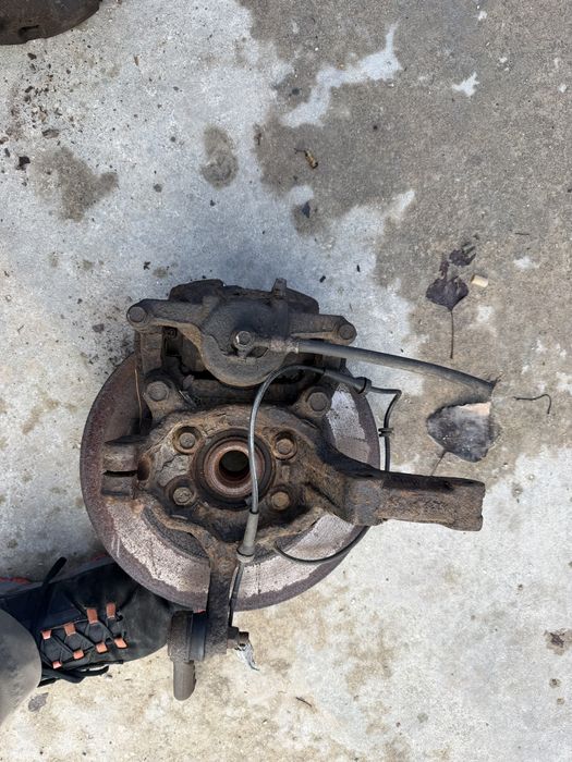 Шенкели с лагер главини/ апарати и дискове Nissan X-trail T31