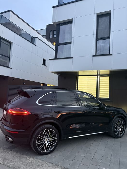 Porche cayenne fara daune