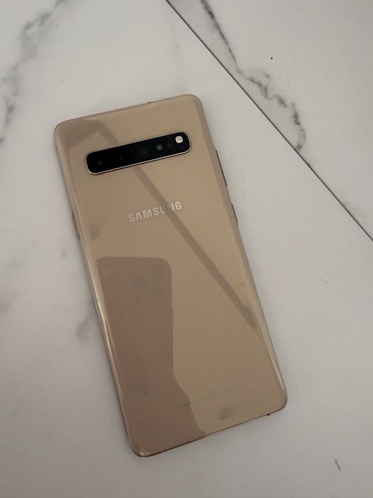 Срочно продается Samsung S10