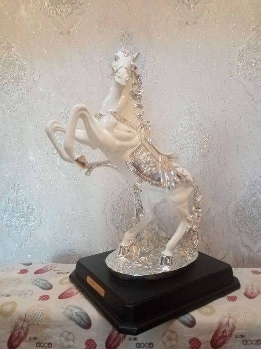 Статуэтка лошадь