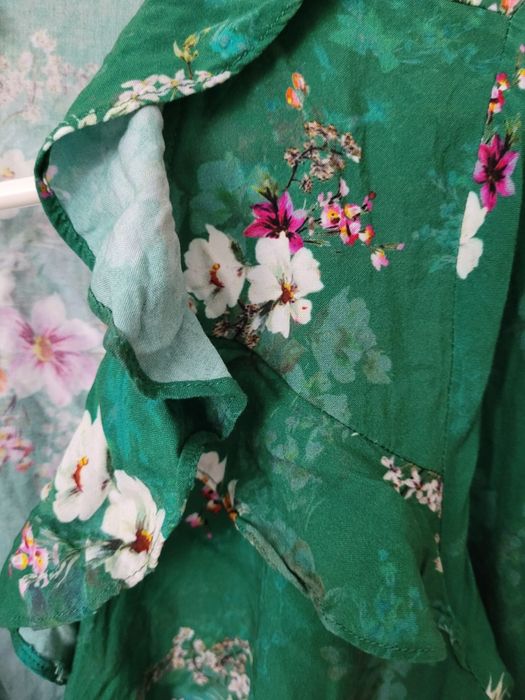 Блуза с прехвърляне и волани H&M
Removed
34,99 лв