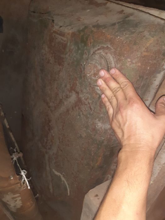 Канистры баки под бензин .