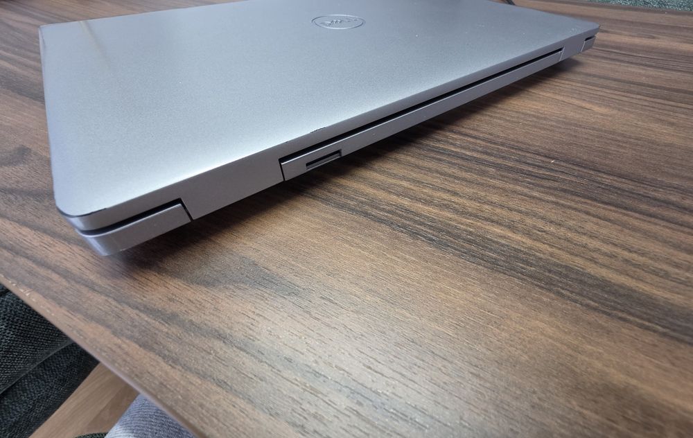 Dell Precision 3561 – Intel Core i9-11950H | 32GB RAM | 512GB SSD | NVIDIA T600 4GB | 15.6" FHD 400 nits 100% sRGB