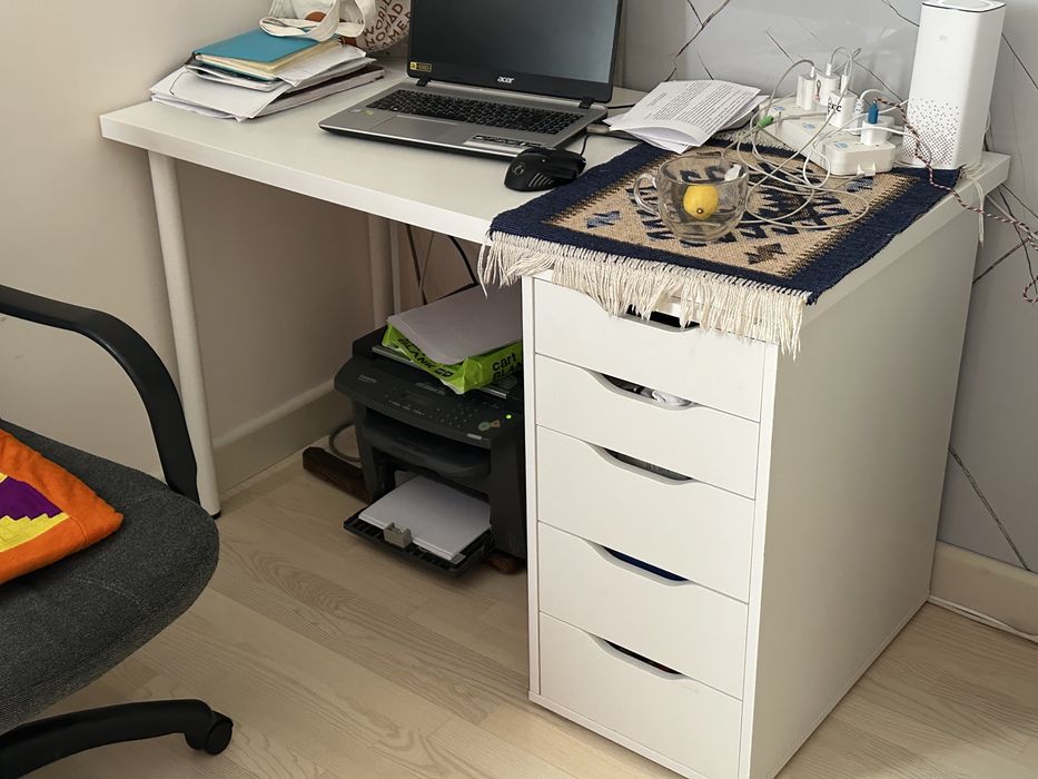 Продам стол письменный ikea