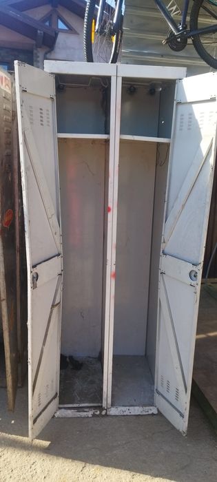 Dulap metalic cu doua sau trei usi