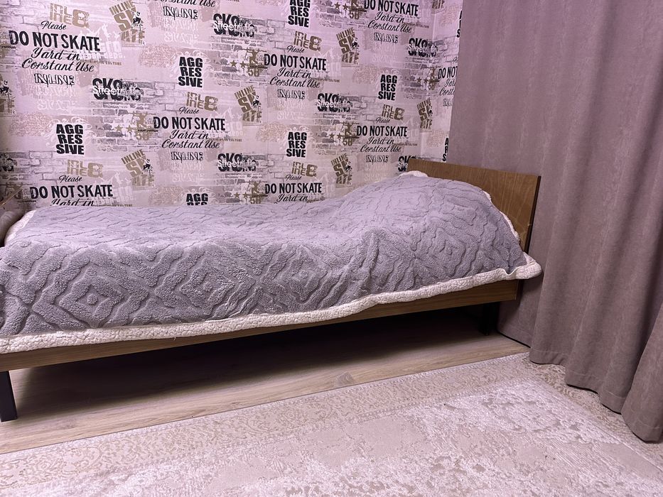 Шкаф и кровать с матрассом