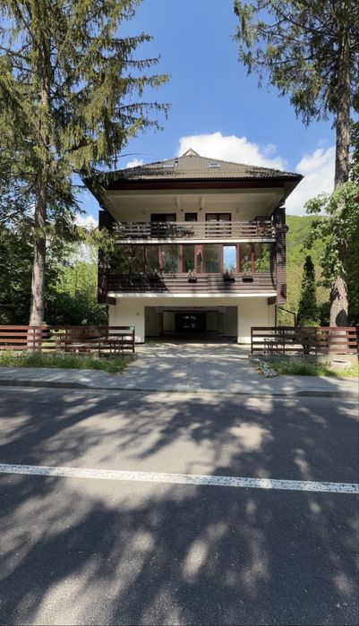 Apartament 2 camere de vânzare – Sinaia, Bd. Ferdinand nr. 28 – Parcare + Boxă