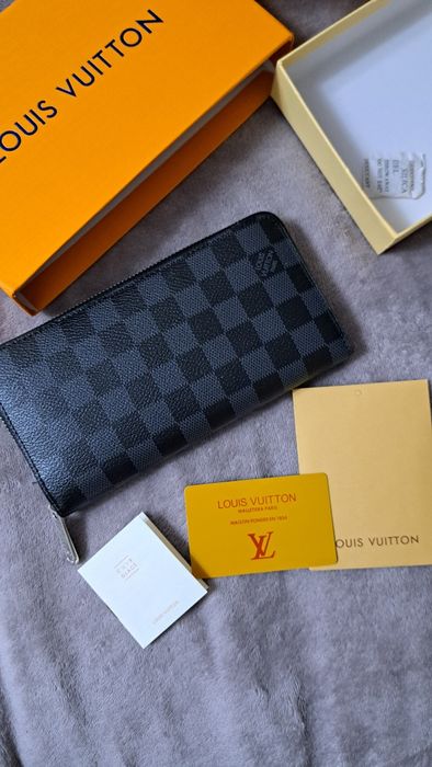 Продам кошелек новый 8000