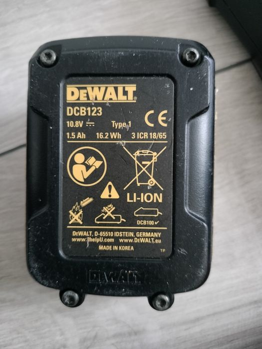 Încărcător dewalt și acumulatori 10,8-12 volți