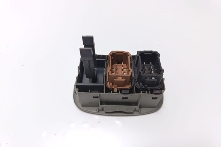 Buton blocare deblocare Renault Trafic a 2-a generatie seria