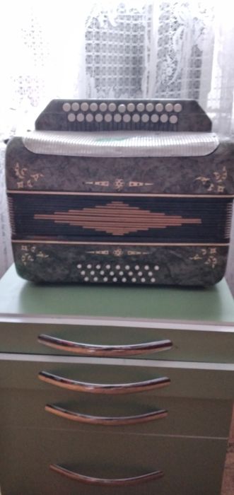 Продам гармонь 80 годов