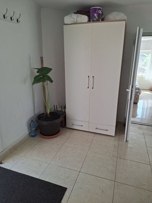 Închiriez  garsoniera zona vivo  200 e