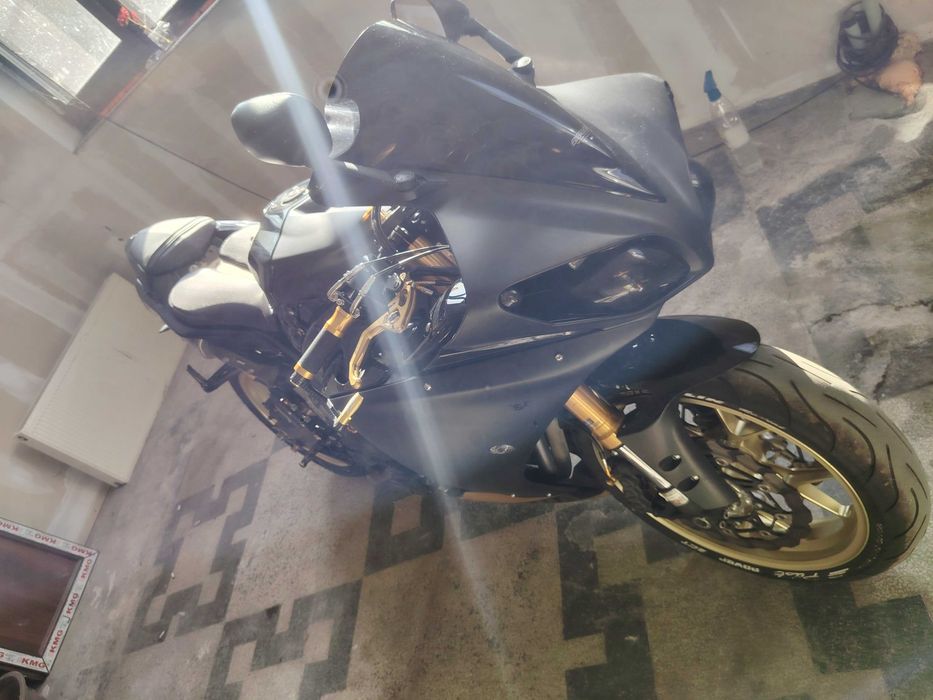 Yamaha r1 big beng