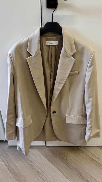 Продаю два пиджака Mango и Остин