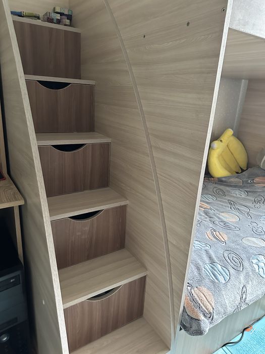 Продам двухъярусную кровать