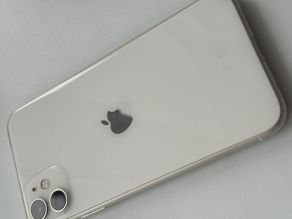 iPhone 11  64 памяти