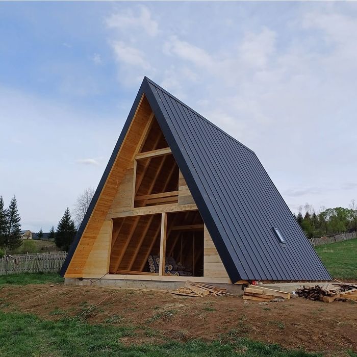 Construim Cabane A-Frame prețuri între 45 € și 80 € pe metru pătrat desfasurat