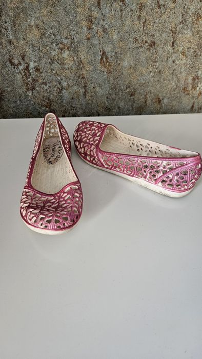 Отдам женскую обувь