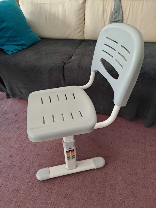 Детско столче с механизъм за бюро