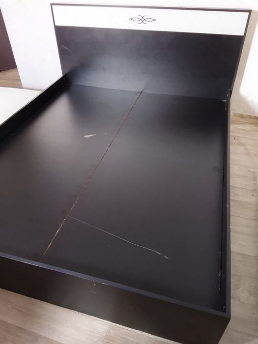 Двухспальная кровать+2 комод