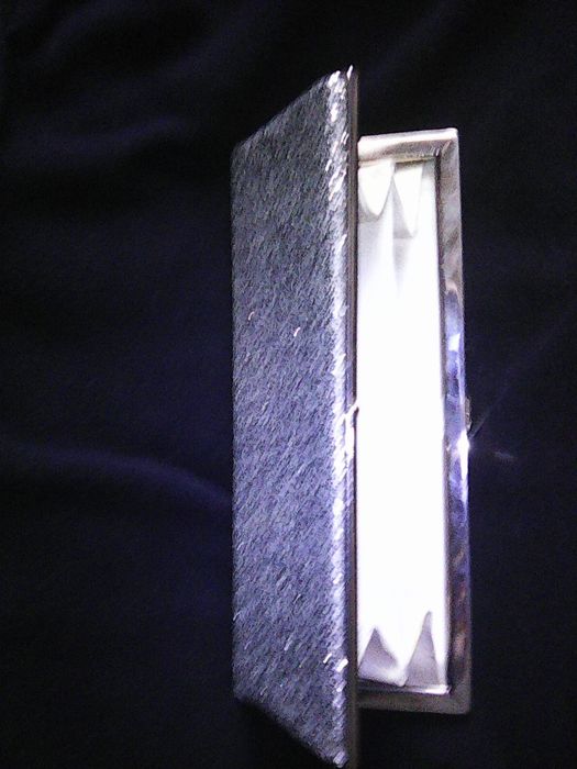 официално дамско портмоне сребристо