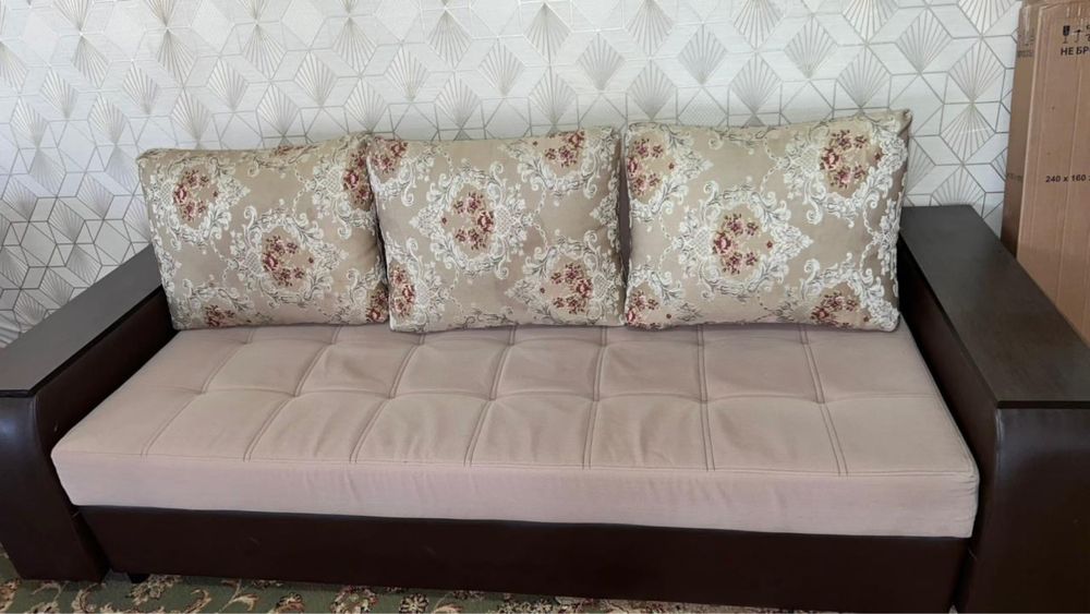 Продается диван в хорошем состоянии