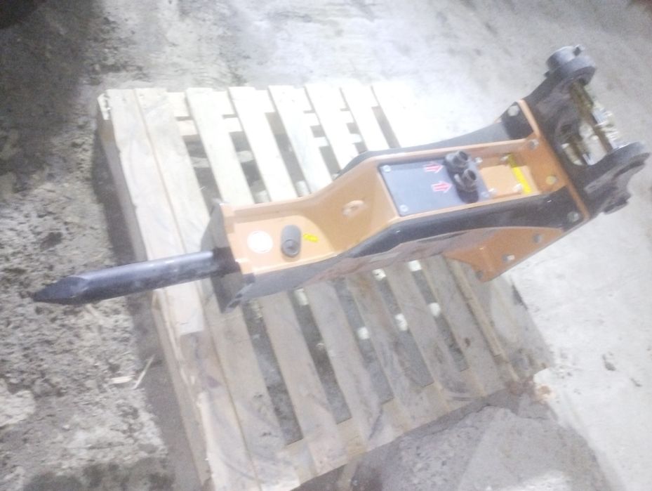 ПРОДАЕТСЯ ГИДРОМОЛОТ Case construction low noise