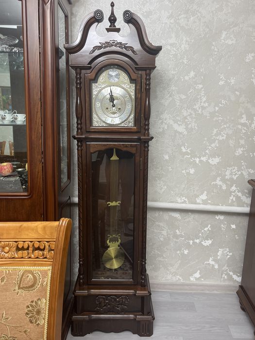 продам часы отличного качества.Срстояние хорошие.цвет коричневый.