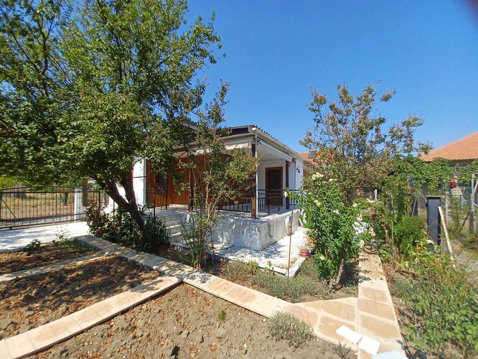 Продава къща 60 м2 с двор 420 м2 в Аспровалта, Гърция