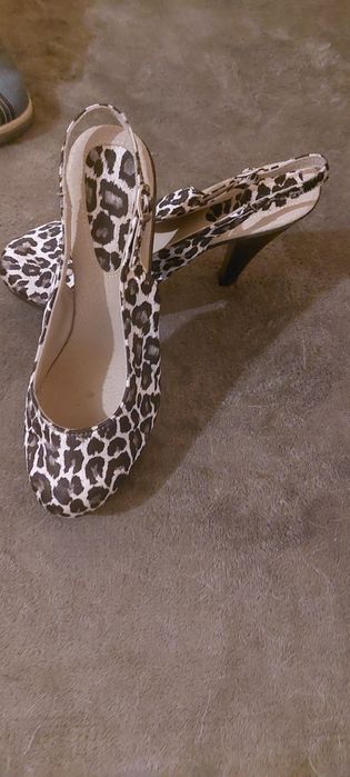 Âncălțăminte de vânzare