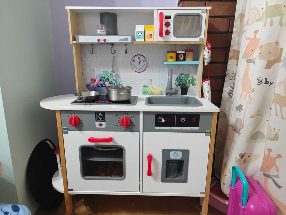 Детска дървена кухня