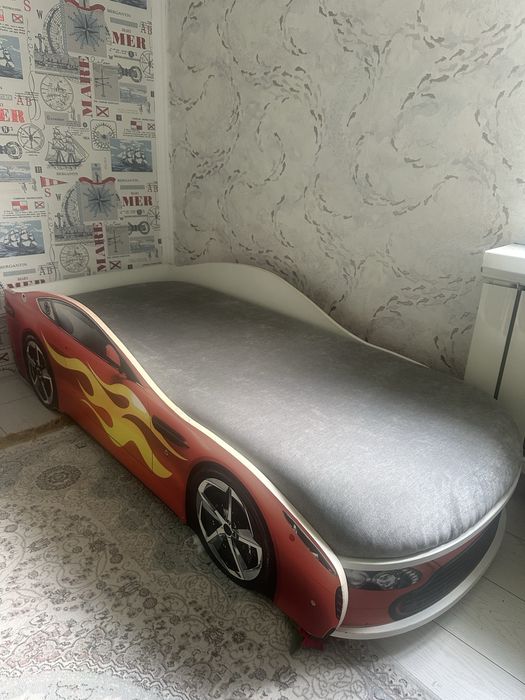 Детская кровать машинка
