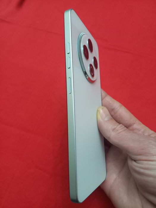 Продаю телефоны.