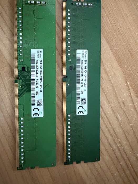 Vând kit de memorie 16GB RAM DDR4 Samsung frecventa