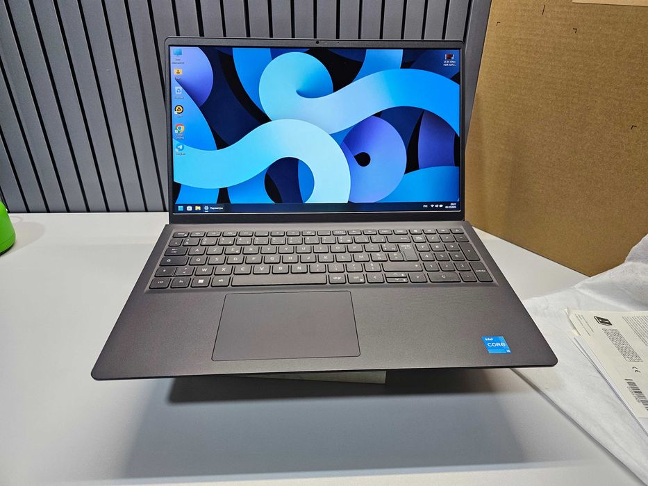 ПРОДАМ Dell Vostro 15/3530 Ноутбук Core™i3-1305U/8GB/512SSD/15.6"iPSFH