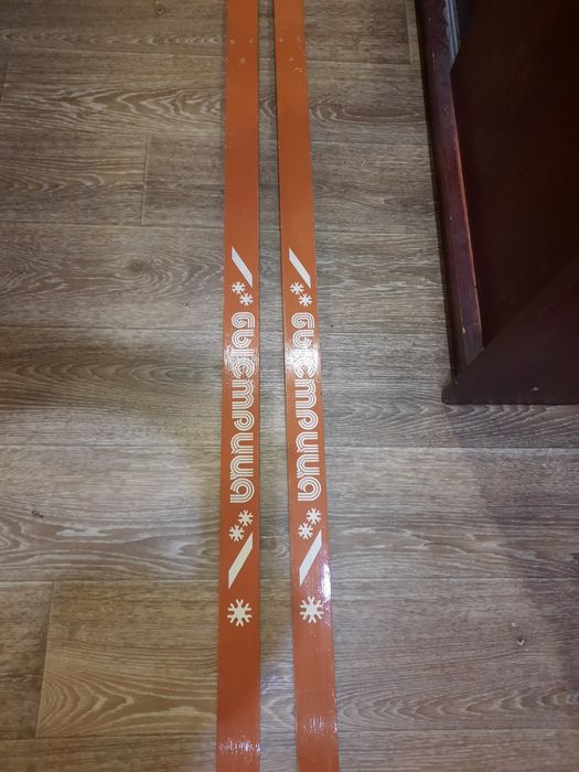 Лыжи беговые 210 см.