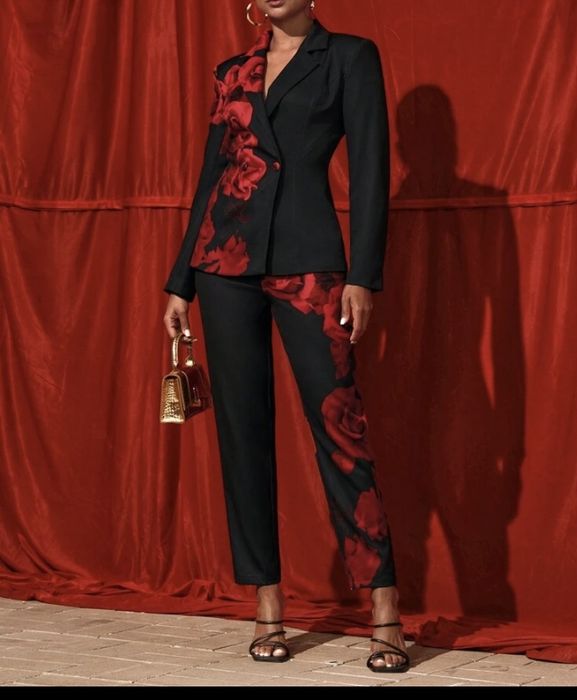 Дамски дрехи костюм