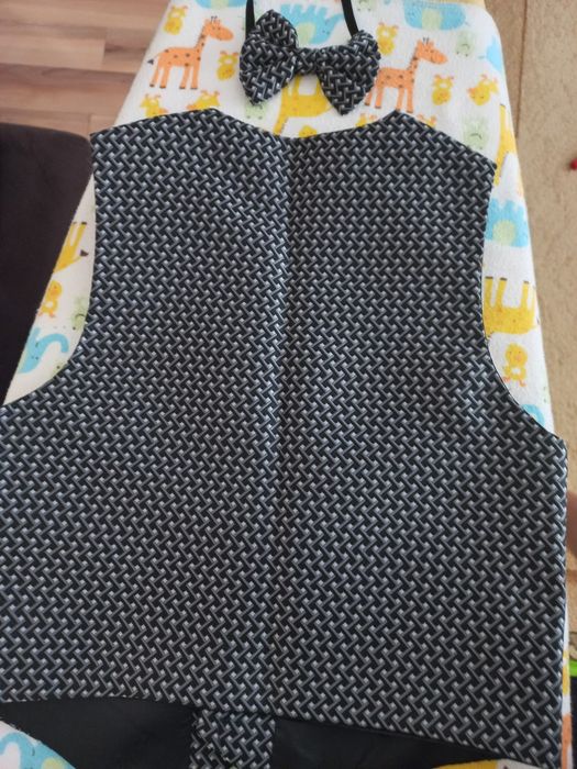 Продам жилетки на мальчика